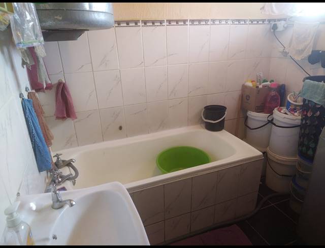 2 BEDROOM FLAT FOR SALE IN PINETOWN CENTRAL